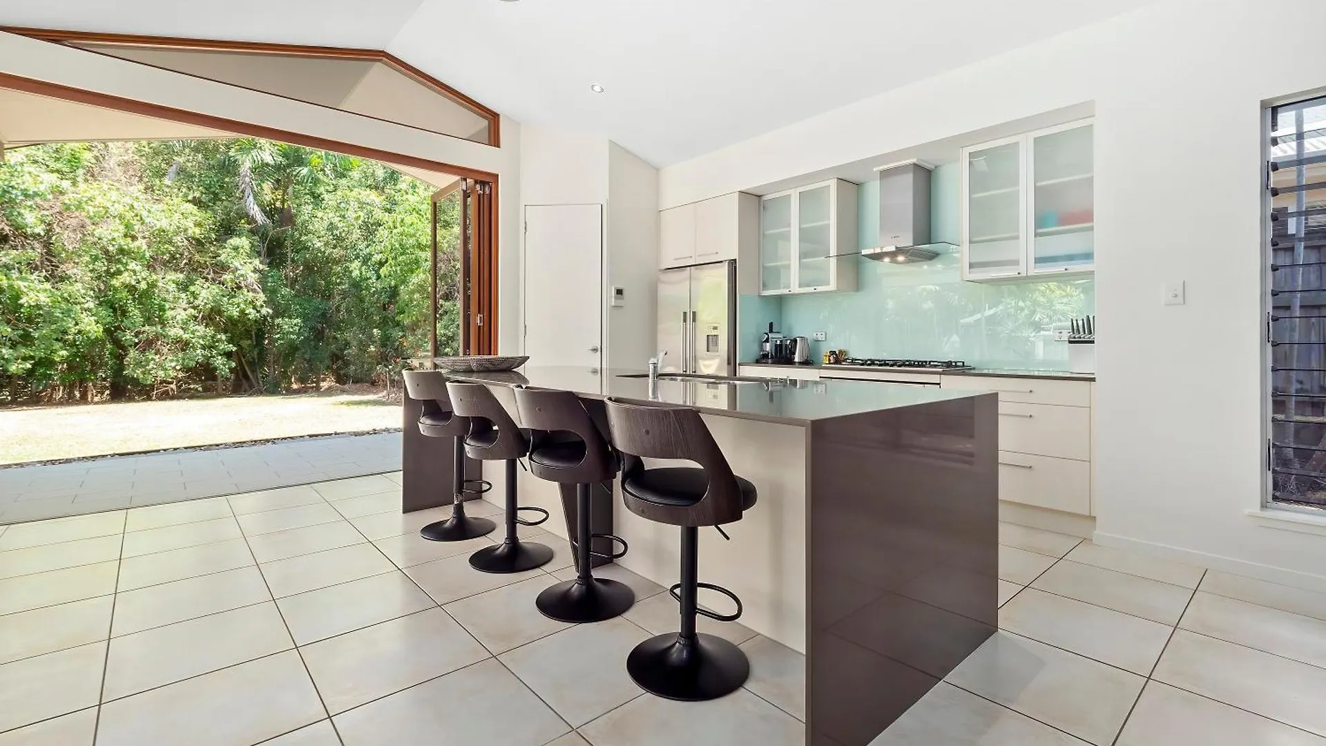 Aurelia 3 Bedroom Holiday Home Palm Cove Australia