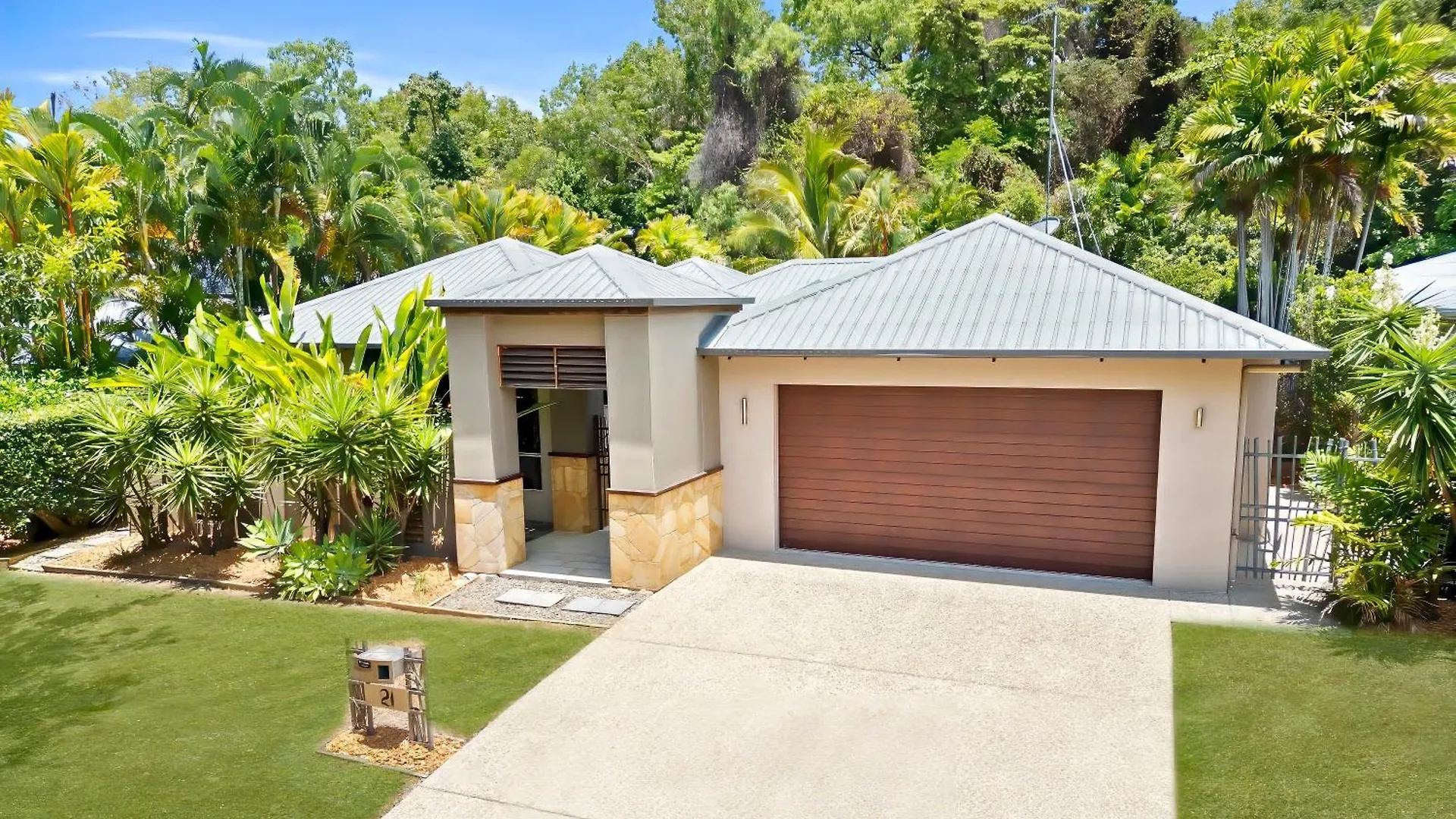 Aurelia 3 Bedroom Holiday Home Palm Cove