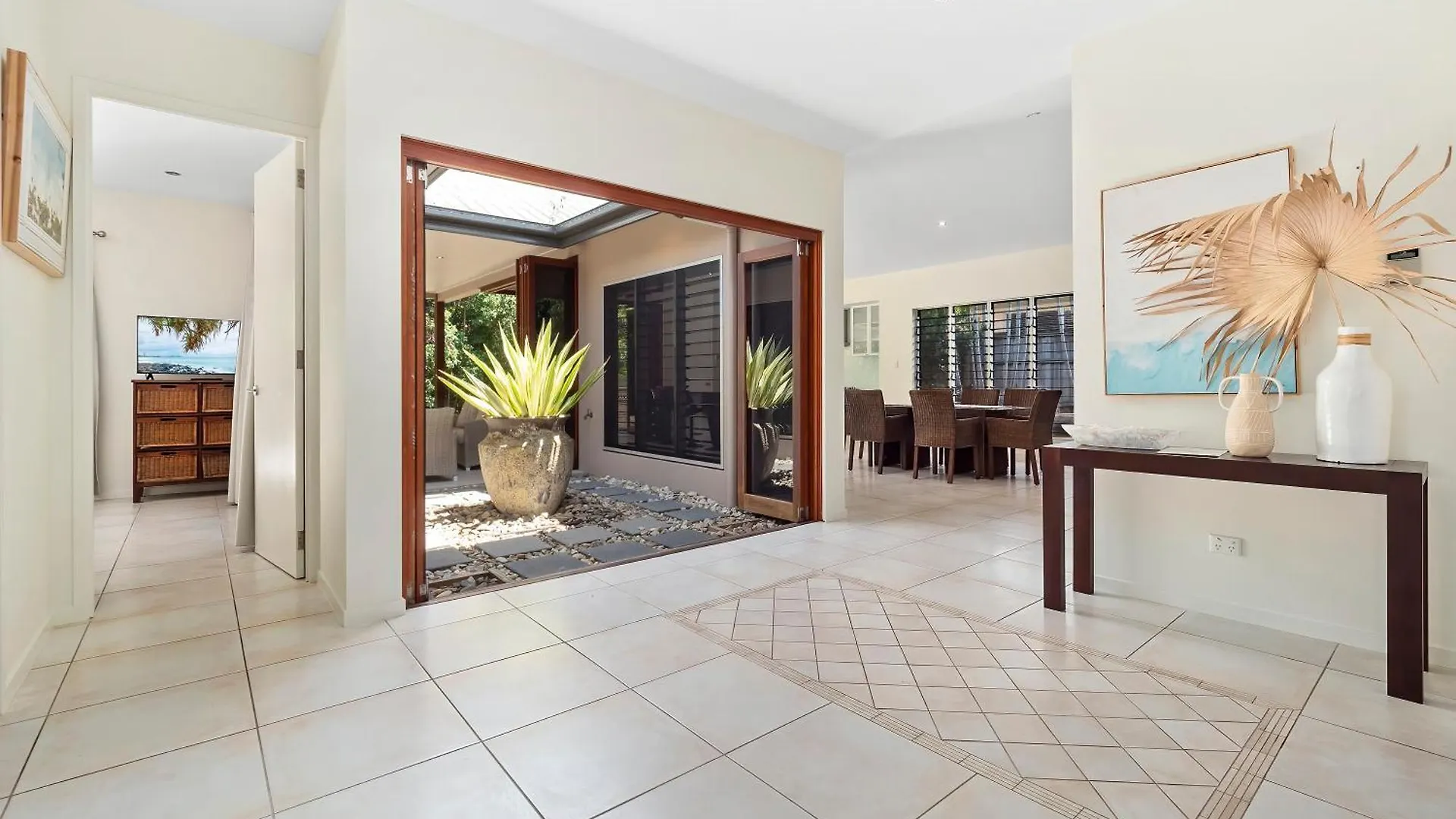 Aurelia 3 Bedroom Holiday Home Palm Cove