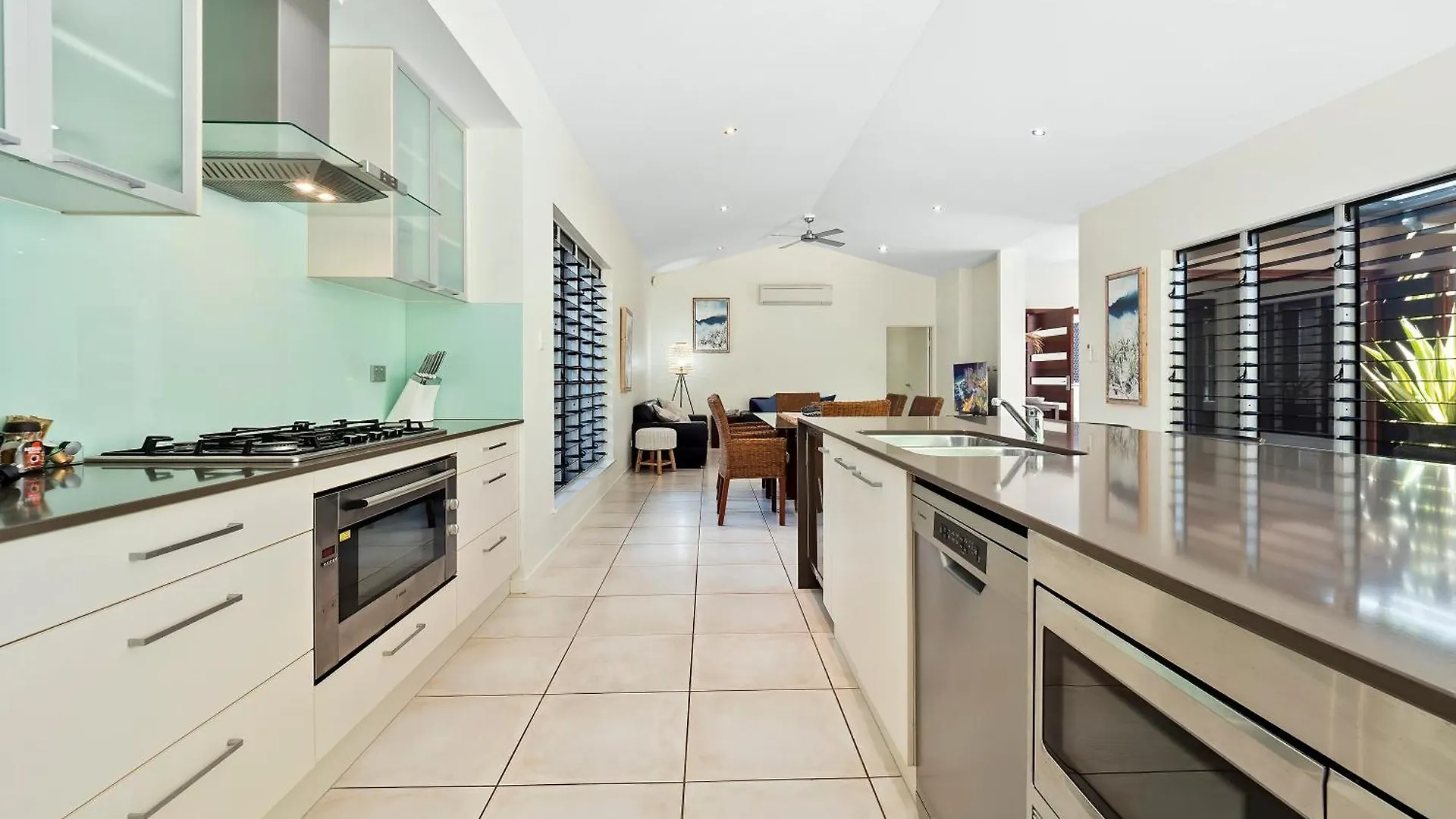 Aurelia 3 Bedroom Holiday Home Palm Cove
