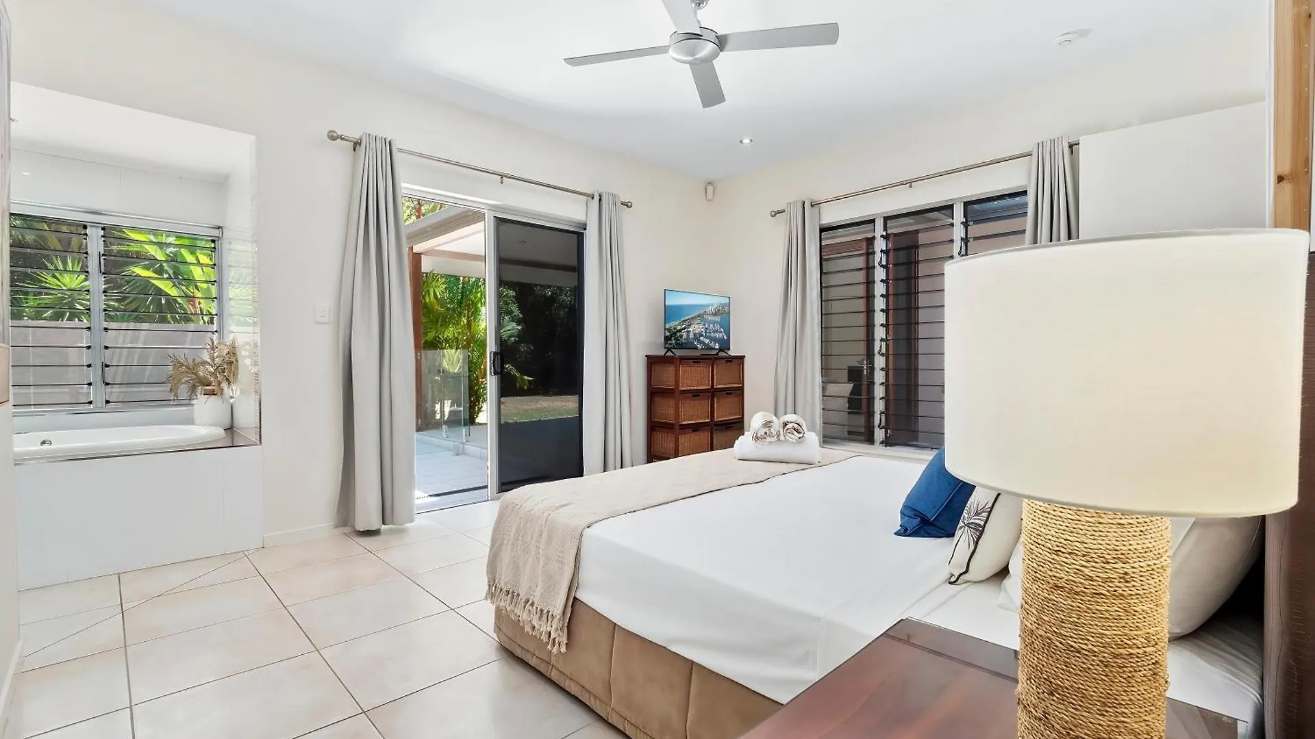 Aurelia 3 Bedroom Holiday Home Palm Cove Australia