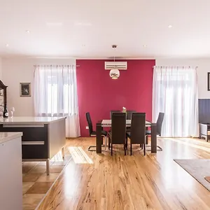 https://ferula-3-bedroom-apartment-near-beach-bacvice.splithotels.org