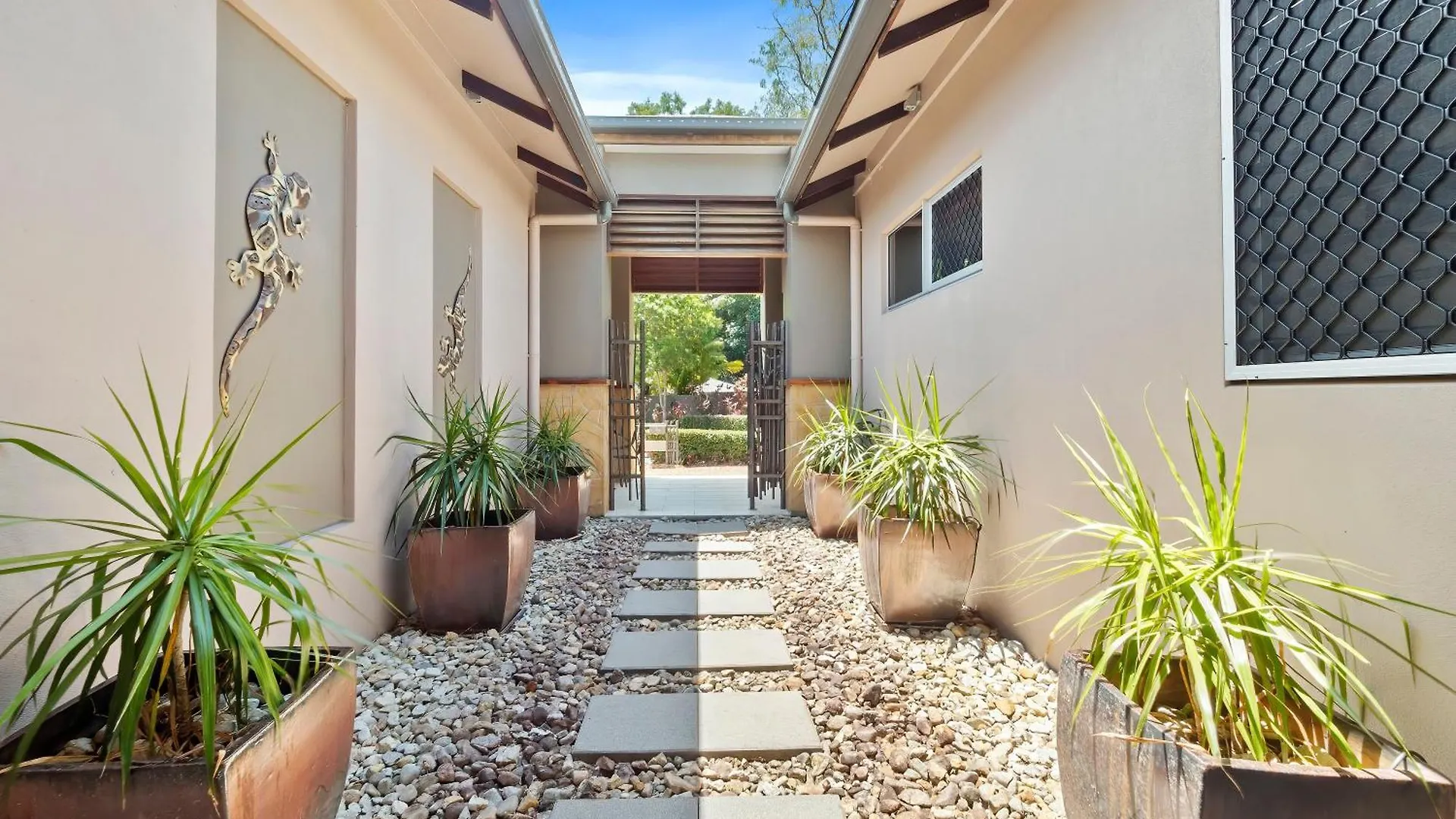 Aurelia 3 Bedroom Holiday Home Palm Cove