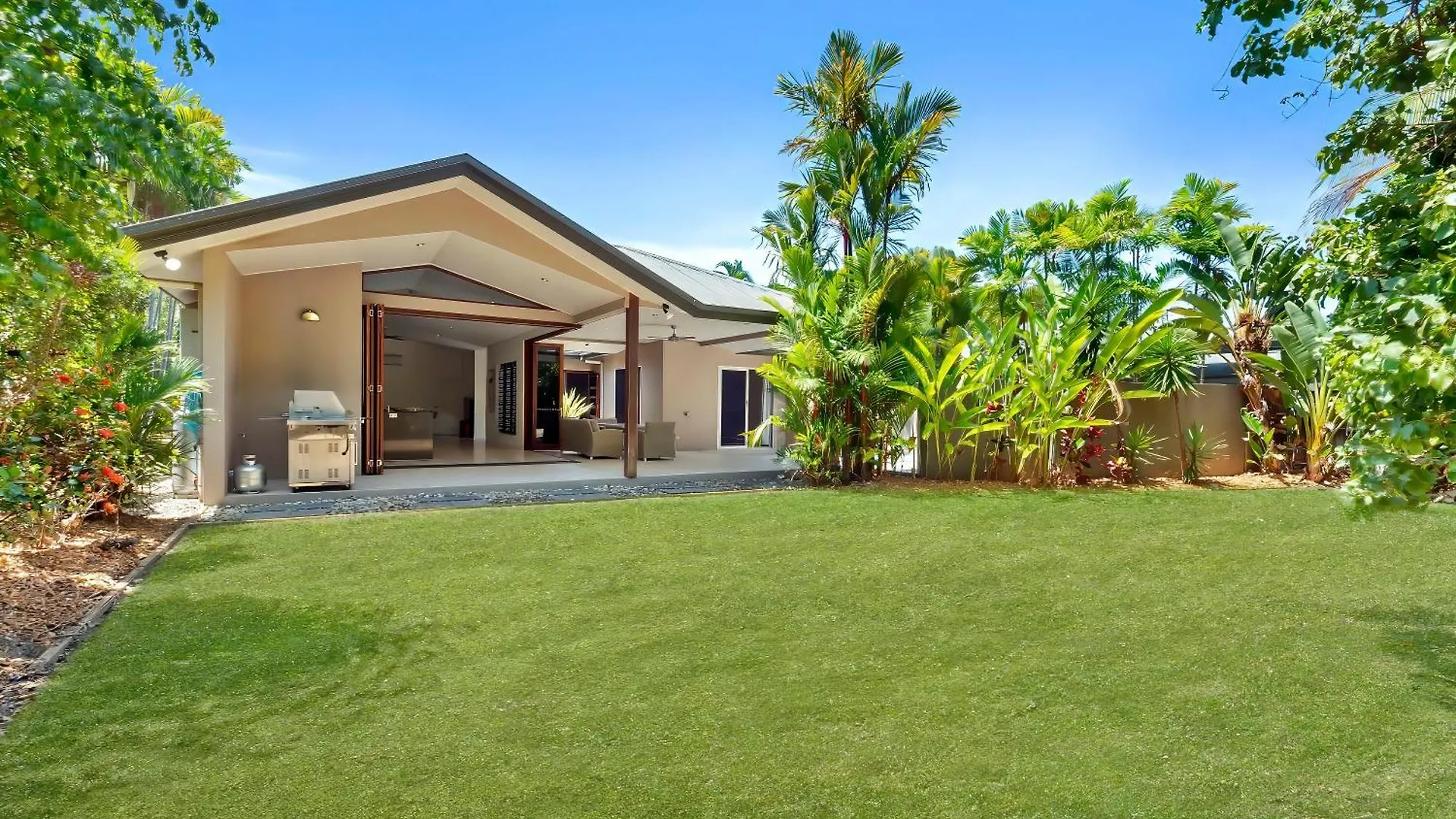 Aurelia 3 Bedroom Holiday Home Palm Cove Australia