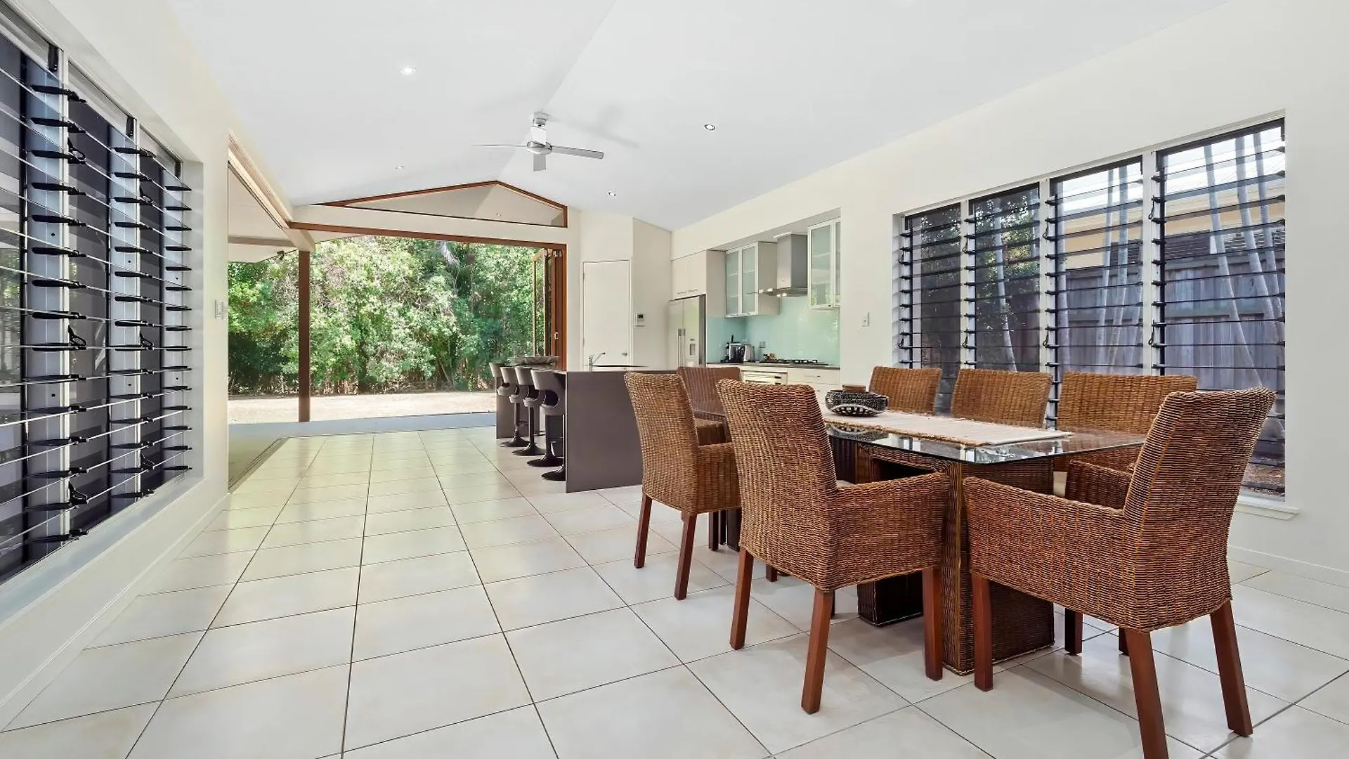 Aurelia 3 Bedroom Holiday Home Palm Cove Australia