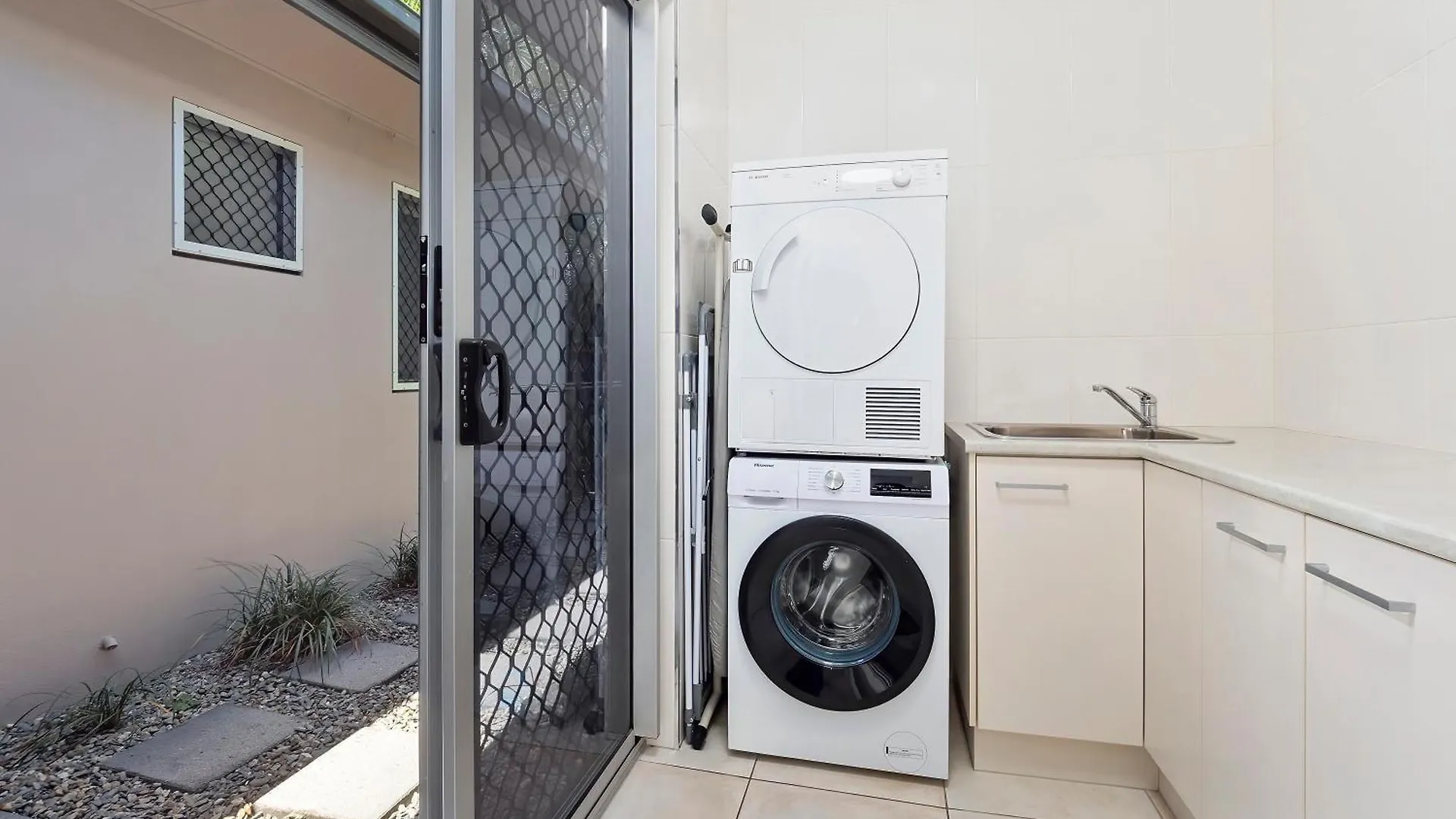 Aurelia 3 Bedroom Holiday Home Palm Cove Australia