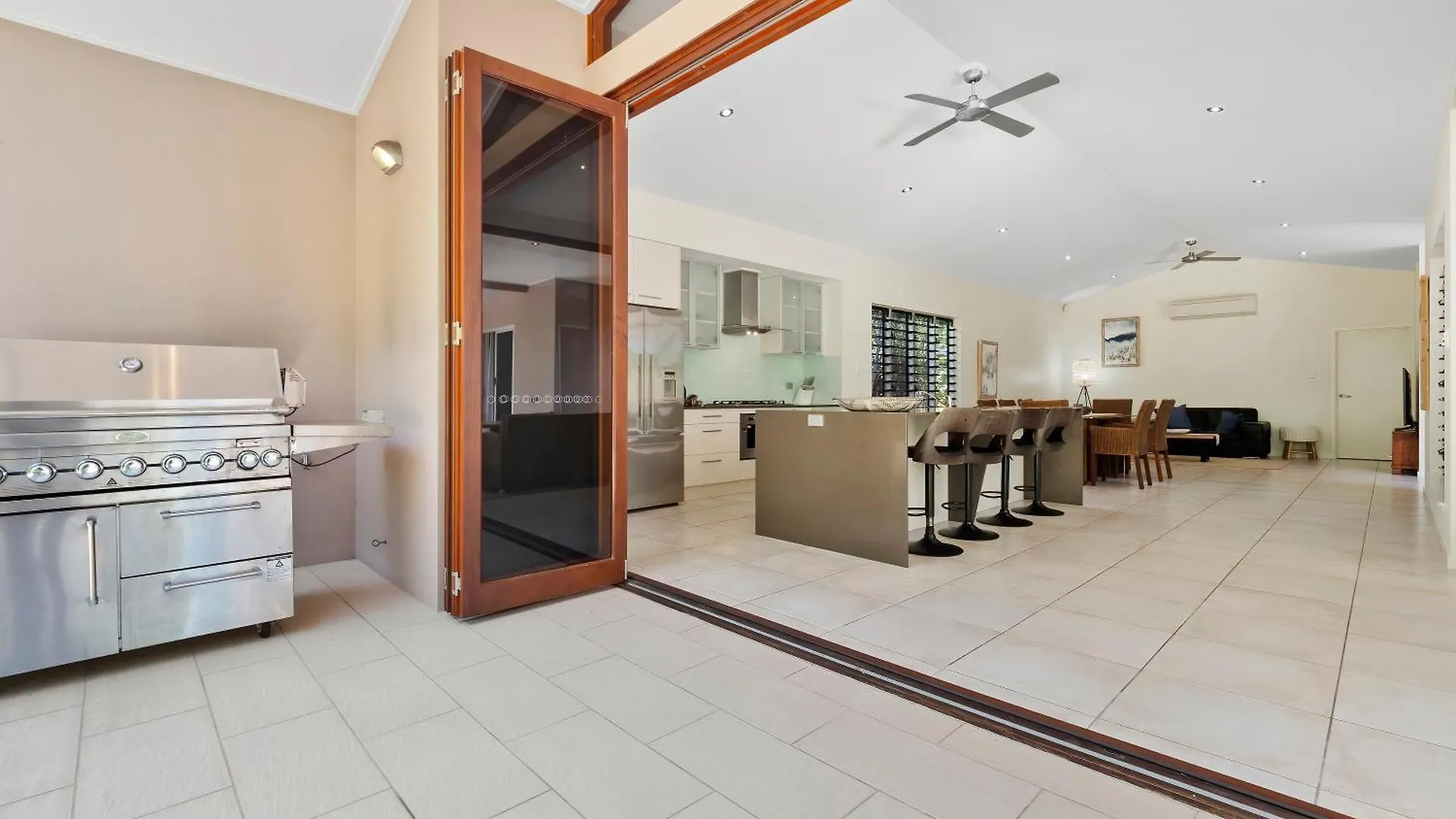 Aurelia 3 Bedroom Holiday Home Palm Cove